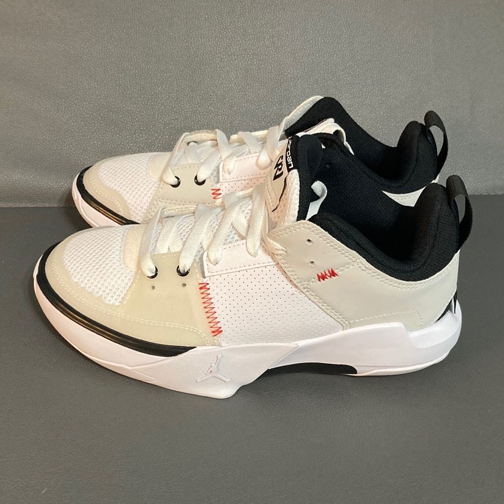 Jordan White and Black Sneakers womens 6.5/youth 5 - Picture 2 of 8